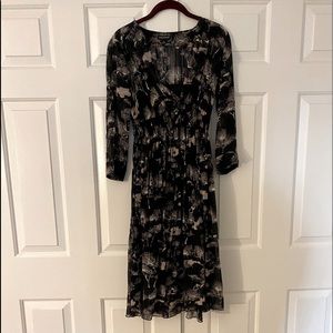 BEAUTIFUL Club Monaco dainty dress with slip